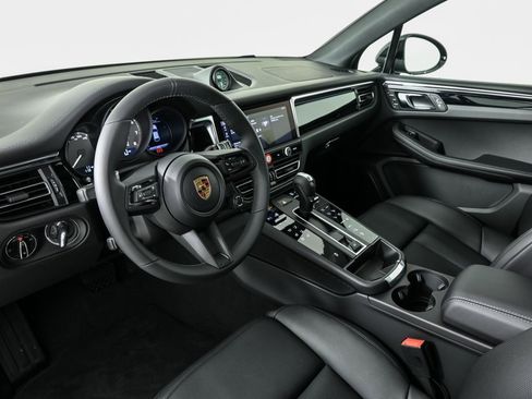 New 2026 Porsche Macan image 4