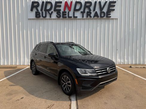 Used 2019 Volkswagen Tiguan SE w/ Panoramic Sunroof Package FWD image 9