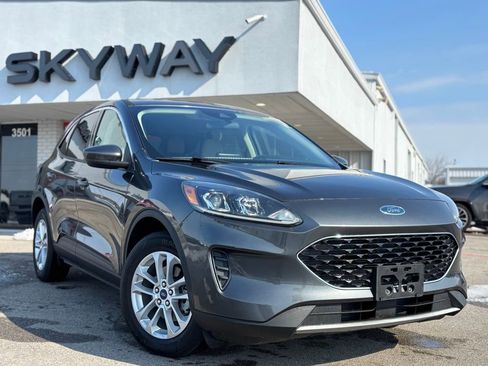 Used 2020 Ford Escape SE image 1