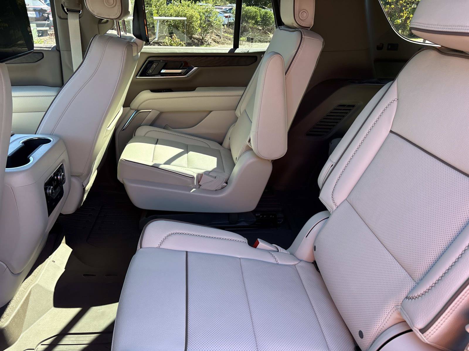 Used 2026 GMC Yukon Denali w/ Denali Reserve Package AWD/4WD image 31