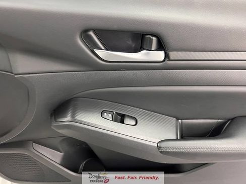 Used 2025 Nissan Altima 2.5 SV FWD image 39