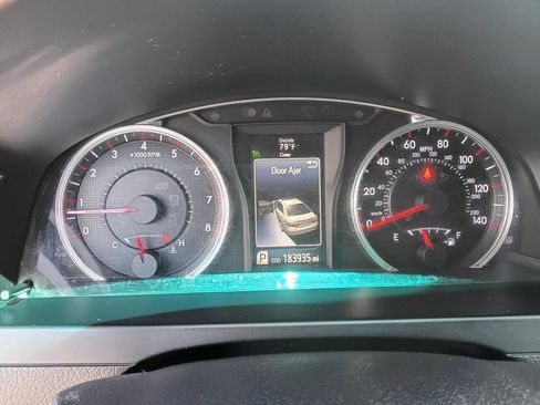 Used 2016 Toyota Camry SE image 12