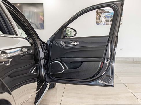 Used 2022 Alfa Romeo Giulia Ti AWD/4WD image 41