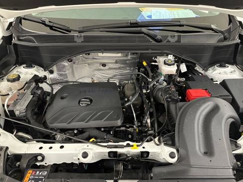Used 2023 Buick Encore GX Essence w/ Experience Buick Package FWD image 11