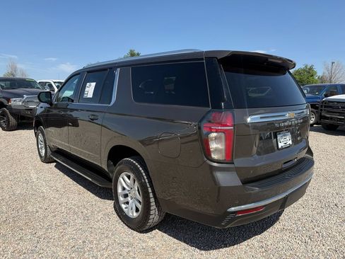 Used 2021 Chevrolet Suburban LT AWD/4WD image 7
