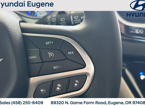 Used 2023 Chrysler Pacifica Touring-L FWD image 31
