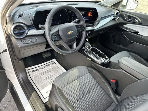 Used 2025 Chevrolet Trax LT image 10