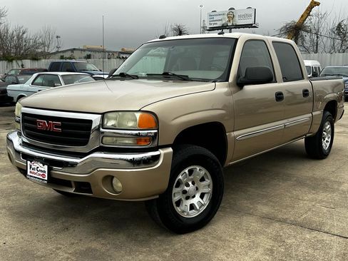 Used 2005 GMC Sierra 1500 SLE w/ Off-Road Package image 9