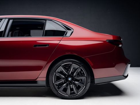 Used 2023 BMW i7 xDrive60 w/ Parking Assistance Package image 20