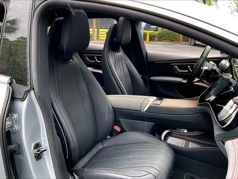 Used 2022 Mercedes-Benz EQS 580 4MATIC Sedan image 8