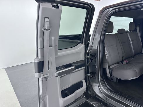 Used 2018 Ford F150 XLT w/ Equipment Group 301A Mid RWD image 40