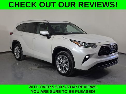 Used 2024 Toyota Highlander Limited FWD image 3