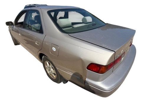 Used 1999 Toyota Camry LE FWD image 3