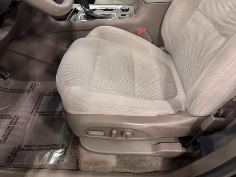 Used 2018 Chevrolet Traverse LT image 19