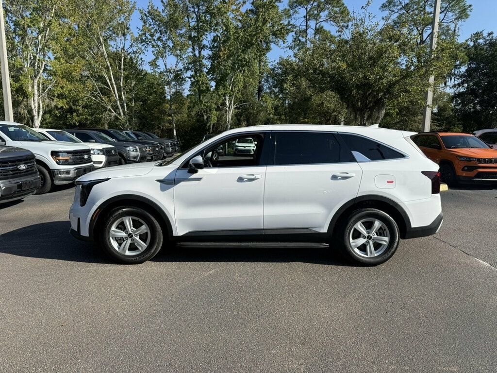 Used 2026 Kia Sorento LX FWD image 2