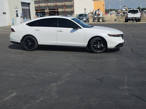 Used 2025 Honda Accord SE image 8