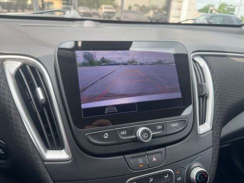 Used 2025 Chevrolet Malibu LT FWD image 11
