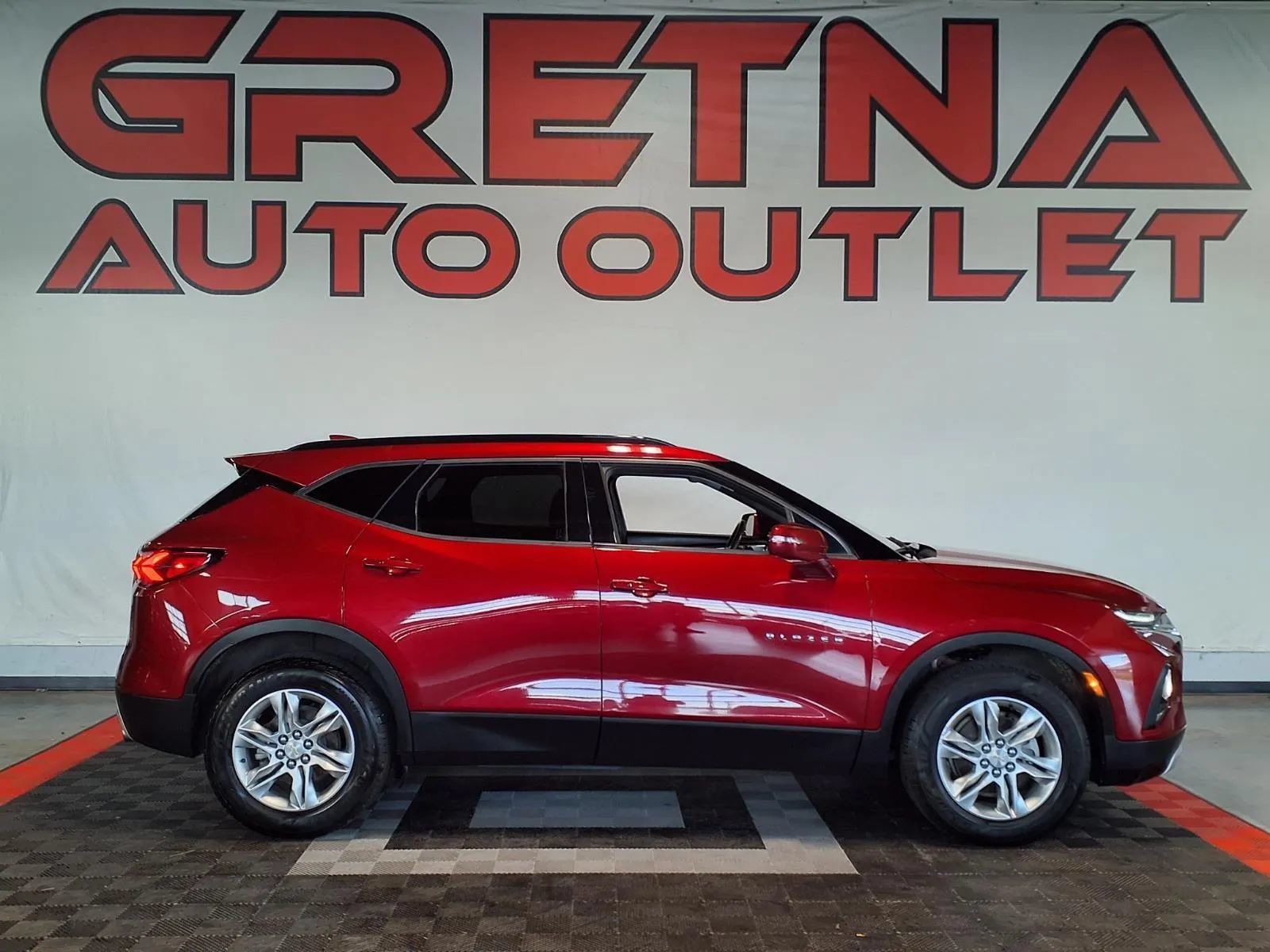 Used 2019 Chevrolet Blazer LT FWD image 1