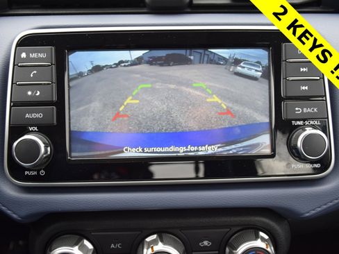 Used 2023 Nissan Versa SV image 5