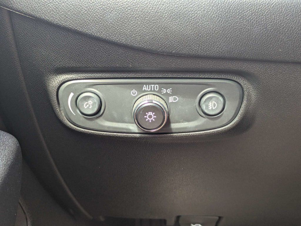 Used 2021 Chevrolet Equinox Premier FWD image 28