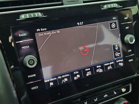 Used 2018 Volkswagen Golf R 4-Door image 28