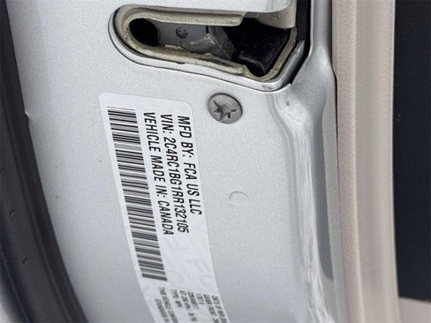 Used 2024 Chrysler Pacifica Touring-L image 12