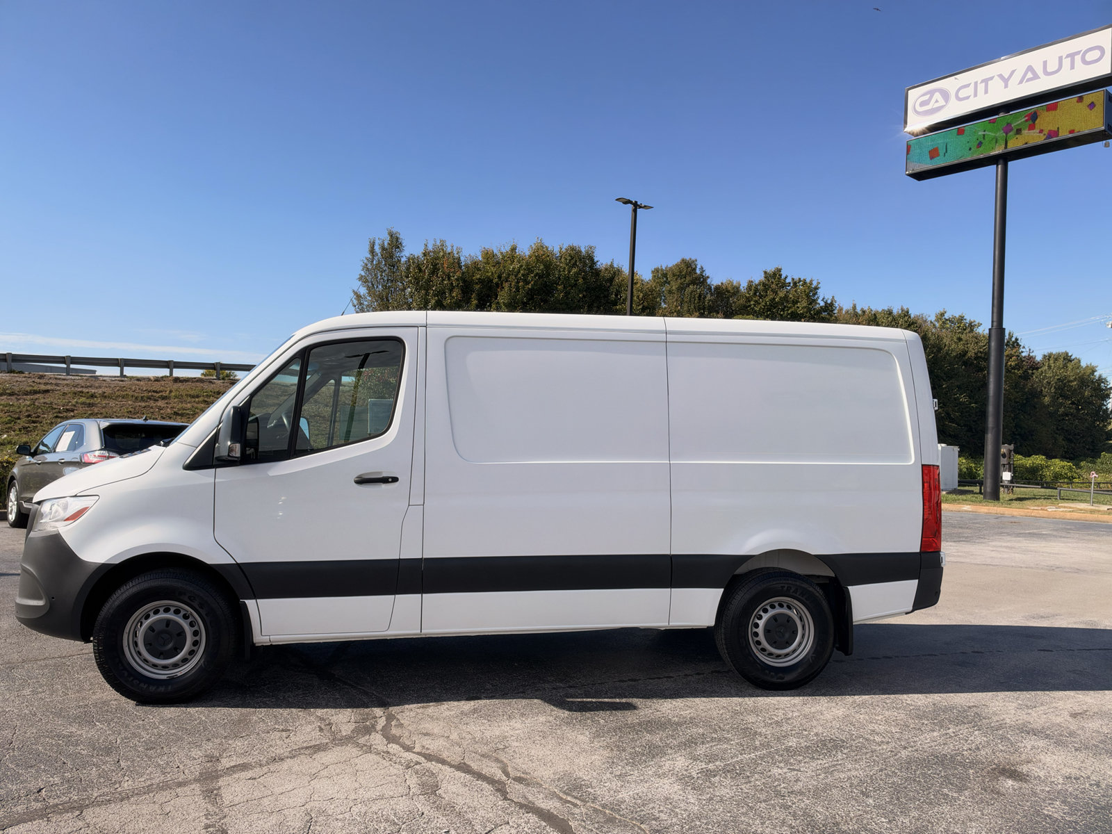 Used 2022 Mercedes-Benz Sprinter 1500 image 4