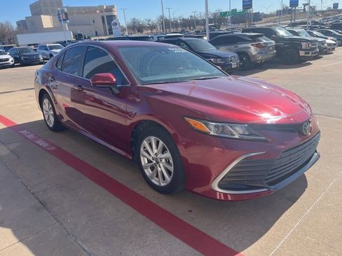 Used 2021 Toyota Camry LE image 4