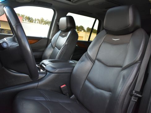 Used 2018 Cadillac Escalade Premium Luxury image 23