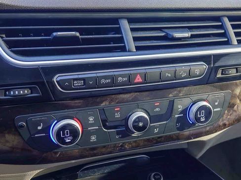 Used 2017 Audi Q7 3.0T Premium Plus image 21