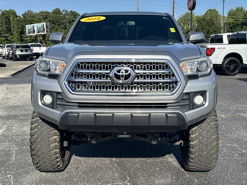 Used 2016 Toyota Tacoma TRD Off-Road w/ Premium & Technology Package AWD/4WD image 2