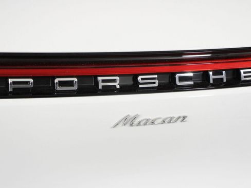 Certified 2026 Porsche Macan AWD/4WD image 22