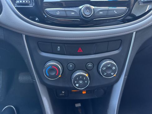 Used 2018 Chevrolet Trax LT w/ Driver Confidence Package AWD/4WD image 23