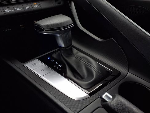 Used 2023 Hyundai Elantra SEL image 18