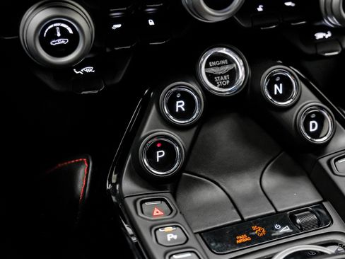 Used 2019 Aston Martin V8 Vantage Coupe image 65