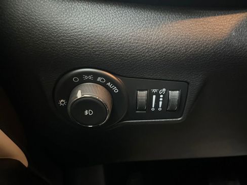 Used 2025 Jeep Compass Limited image 61