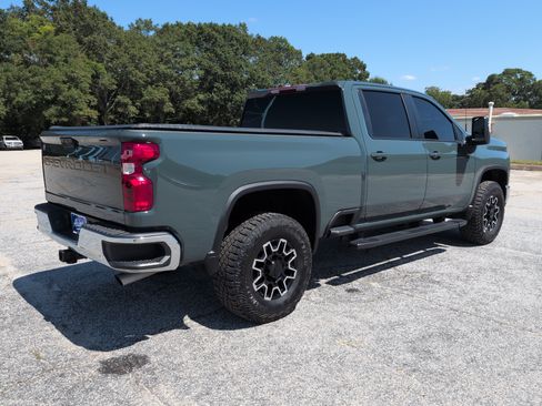 Used 2025 Chevrolet Silverado 2500 LT AWD/4WD image 3
