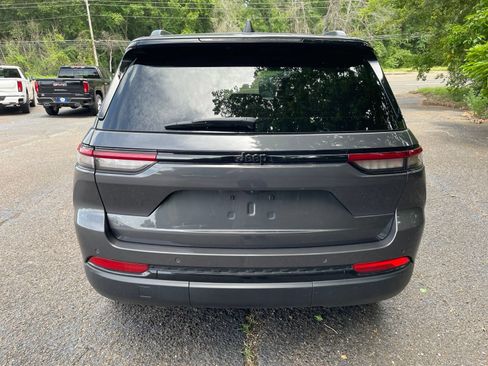 Used 2025 Jeep Grand Cherokee Altitude RWD image 5