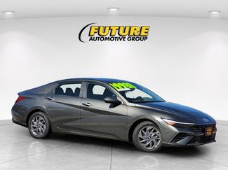 Used 2024 Hyundai Elantra SEL FWD video 1