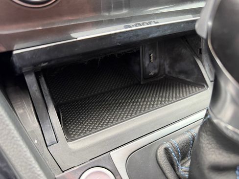 Used 2019 Volkswagen e-Golf SEL Premium image 26