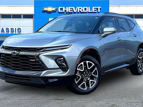 Used 2024 Chevrolet Blazer RS FWD image 2
