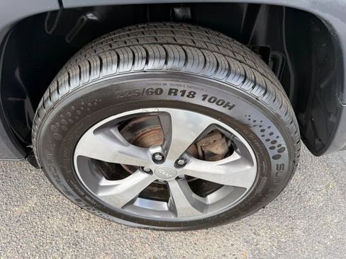 Used 2020 Jeep Cherokee Limited AWD/4WD image 13