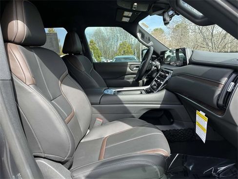 New 2025 Nissan Armada SL w/ Convenience Package image 10