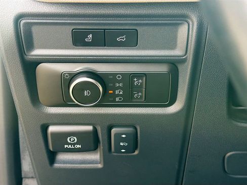 Used 2023 Ford Expedition Limited image 39