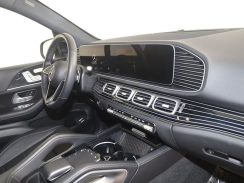 Used 2025 Mercedes-Benz GLE 450 4MATIC image 46