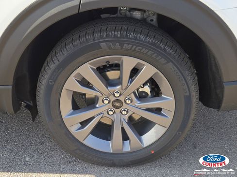New 2026 Ford Explorer Active w/ Active Comfort Package image 5