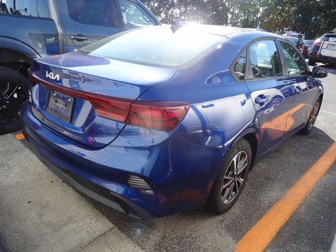 Used 2022 Kia Forte LXS w/ LXS Technology Package FWD image 4