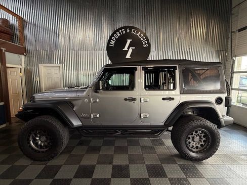 Used 2018 Jeep Wrangler Unlimited Sport S AWD/4WD image 9