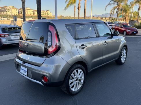 Used 2019 Kia Soul + image 9