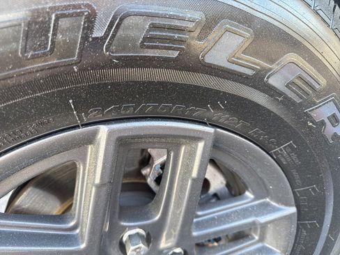 Used 2025 Jeep Gladiator Sport image 31